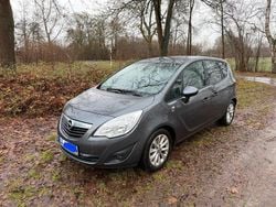 Grau Gebraucht 2012 Opel Meriva Edition Van / Kleinbus | 5.390 € (Guter Preis)
