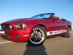 Rot Gebraucht 2011 Ford Mustang Cabrio | 17.000 € (Teuer)