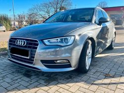 Grau Gebraucht 2015 Audi A3 Sportback Ambition Kleinwagen | 11.800 € (Fairer Preis)
