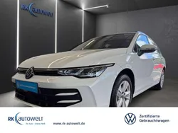 Weiss Gebraucht 2024 VW Golf VIII Life Kombi | 25.970 € (Fairer Preis)