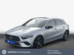 Grau Gebraucht 2024 Mercedes A200 Advanced Limousine | 29.940 € (Fairer Preis)