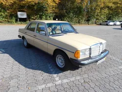 Gelb Gebraucht 1982 Mercedes 300 Limousine | 8.990 €