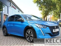 Blau Gebraucht 2022 Peugeot e-208 GT Kleinwagen | 16.989 € (Fairer Preis)