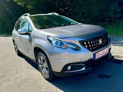 Grau Gebraucht 2019 Peugeot 2008 Style SUV | 8.999 € (Fairer Preis)