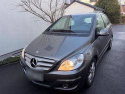 Grau Gebraucht 2009 Mercedes B170 Van / Kleinbus | 8.450 €