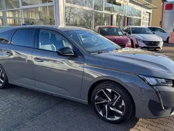 Grau Gebraucht 2023 Peugeot 308 Allure Kombi | 22.900 € (Guter Preis)