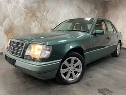 Grün Gebraucht 1994 Mercedes E280 Sportline Limousine | 8.790 €