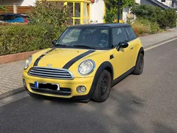 Gelb Gebraucht 2010 Mini Cooper D Kleinwagen | 1.800 € (Fairer Preis)