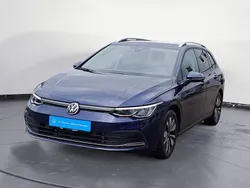 Blau Gebraucht 2024 VW Golf VIII Life Kombi | 23.939 € (Fairer Preis)