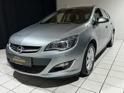 Silbersee/perl silber (m2) Gebraucht 2013 Opel Astra Active Kombi | 3.990 € (Guter Preis)
