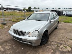 Grau Gebraucht 2001 Mercedes C200 Kombi | 700 €