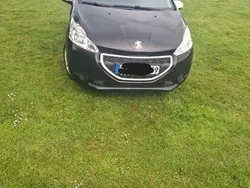 Schwarz Gebraucht 2014 Peugeot 208 Kleinwagen | 4.500 €