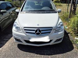 Weiß Gebraucht 2010 Mercedes B200 Van / Kleinbus | 3.300 € (Etwas zu teuer)