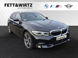 Black sapphire metallic metallic Gebraucht 2022 BMW 330e Sport Line Limousine | 32.835 € (Fairer Preis)