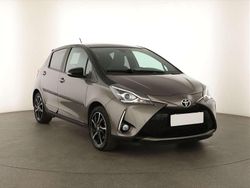 1g2/209 (metallic) Gebraucht 2017 Toyota Yaris Comfort Limousine | 13.790 € (Etwas zu teuer)