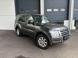Grau Gebraucht 2017 Mitsubishi Pajero SUV | 28.500 € (Superpreis)