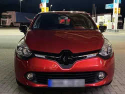 Rot Gebraucht 2016 Renault Clio IV Kleinwagen | 6.000 €