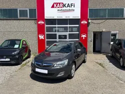 Grau Gebraucht 2012 Opel Astra Design Edition Kleinwagen | 3.600 € (Fairer Preis)