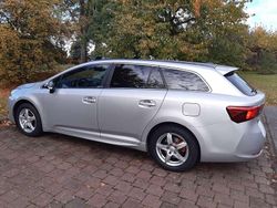 Silber Gebraucht 2016 Toyota Avensis Edition-S Kombi | 15.900 € (Fairer Preis)