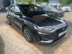 Grau Gebraucht 2024 Ford Focus ST-Line X Limousine | 25.490 € (Fairer Preis)