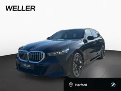 Black sapphire (schwarz) Gebraucht 2025 BMW 520 M Sport Kombi | 51.950 € (Superpreis)