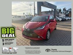 Vulkanorot Gebraucht 2014 Toyota Aygo X-play Kleinwagen | 7.489 € (Fairer Preis)