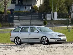 Silber Gebraucht 2009 Skoda Octavia Elegance Kombi | 3.399 € (Guter Preis)