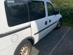 Weiß Gebraucht 2006 Opel Combo Van / Kleinbus | 1.300 € (Guter Preis)