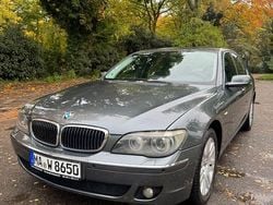 Grau Gebraucht 2007 BMW 740 Limousine | 3.700 € (Superpreis)