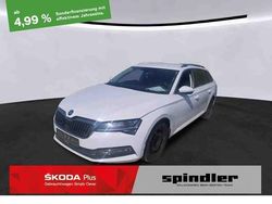 Weiß (moonweiss metallic) Gebraucht 2022 Skoda Superb Style Kombi | 24.981 € (Fairer Preis)