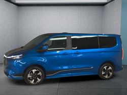 Blau Gebraucht 2024 Ford Tourneo Van / Kleinbus | 58.549 €