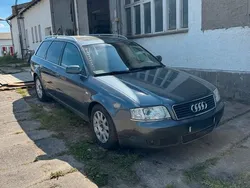 Grau Gebraucht 2002 Audi A6 Kombi | 2.000 € (Etwas zu teuer)