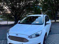 Weiß Gebraucht 2016 Ford Focus Titanium Limousine | 14.000 € (Etwas zu teuer)