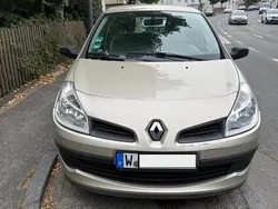 Braun Gebraucht 2006 Renault Clio II Authentique Limousine | 1.800 € (Etwas zu teuer)