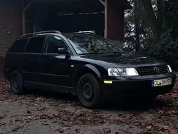 Schwarz Gebraucht 2000 VW Passat Kombi | 2.500 € (Teuer)
