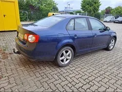 Blau Gebraucht 2006 VW Jetta Comfortline Limousine | 3.500 € (Etwas zu teuer)
