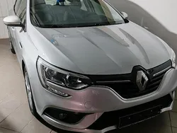 Silber Gebraucht 2016 Renault Mégane III Kleinwagen | 10.000 €