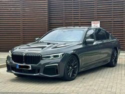 Grau Gebraucht 2021 BMW 750L Limousine | 45.999 € (Fairer Preis)