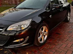Schwarz Gebraucht 2012 Opel Astra Sport Kombi | 4.500 € (Etwas zu teuer)