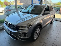 Silber Neu 2025 VW T-Roc Life SUV | 32.990 € (Etwas zu teuer)