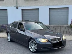 Grau Gebraucht 2005 BMW 325 Limousine | 5.990 €