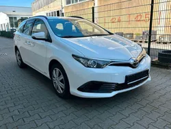 Weiß Gebraucht 2016 Toyota Auris Touring Sports Cool Kombi | 6.950 € (Fairer Preis)
