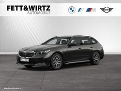 Sophistograu brillanteffekt metallic Gebraucht 2024 BMW 530e M Sport Kombi | 64.431 €