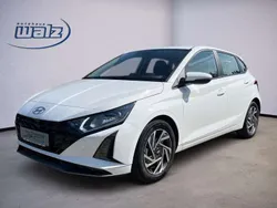 Atlas white / sol Gebraucht 2023 Hyundai i20 Trend Kleinwagen | 19.990 € (Fairer Preis)