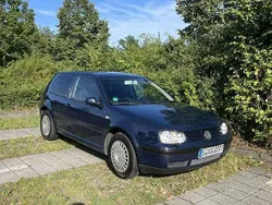 Blau Gebraucht 2003 VW Golf IV Trendline Limousine | 650 € (Guter Preis)