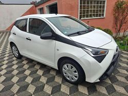 Super (pure) white ii Gebraucht 2022 Toyota Aygo Business Edition Kleinwagen | 9.000 €