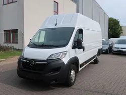 Weiss icy Gebraucht 2024 Opel Movano Van | 21.900 €