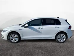 Oryxweiß perlmutteffekt Gebraucht 2022 VW Golf VIII Style Limousine | 23.570 € (Fairer Preis)