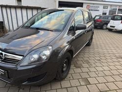 Grau Gebraucht 2012 Opel Zafira Family Van / Kleinbus | 4.290 € (Guter Preis)