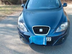 Blau Gebraucht 2011 VW Touran Van / Kleinbus | 4.590 € (Guter Preis)